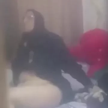 فضيحة وتصوير مخفي لمدام مصرية محجبة تتناك من شاب صغير