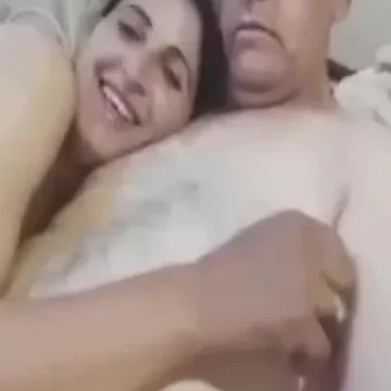 لبوة جزائرية نيامة عارية في حضن راجل كبير في السن واحلي هزار وسكس