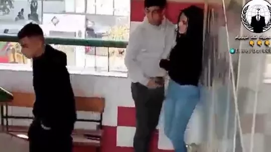فضيحة داخل مدرسة مصرية طالبة بنت تعمل سكس جماعي مع زميلها في الفصل
