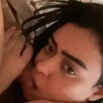 اميرة كويتية جميلة حلو كتير تمص زبر صديقها وتركب علية بكسها النظيف