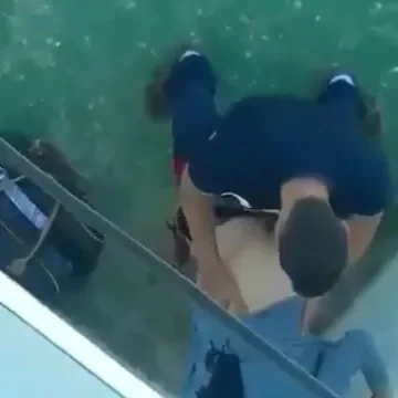 محجبة مغربية تخلع البنطلون وتتناك في طيزها في الشارع