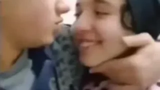 فضيحة لفتاة وشاب صغار في السن وامتع نياكه