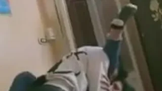 مقطع فيديو كامل لشاب يغتصب خطيبته داخل شقته