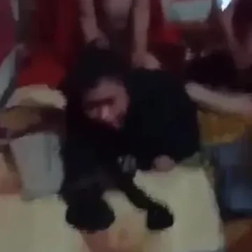 شباب يمنية مسكين شرموطة كبيرة ونزلين نيك وضرب فيها