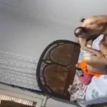 يلحس ويبعص كس جارته المتناكة ويمارس الجنس معها في غرفة نومها