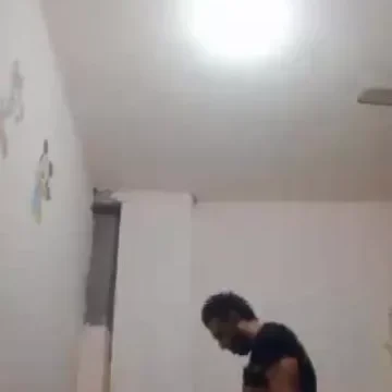 بنوته مصرية حلوة تمص زبر عشيقها وهو يسخن عليها يشلها علي زبه الكبير