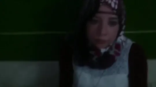 يجيب خطيبته الحلوة المحجبة شقته ويخلعها البنطلون ويبوسها