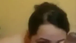 الكلبه تمص الزوبر وتحطه بين بزازها الكبيرة