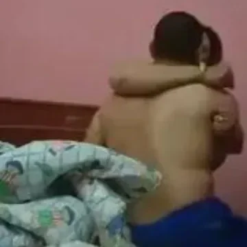 مدام لابسة قميص نوم اسود سكسي مع جوزها احلي رومانسية