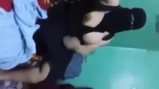 يشقط شحاتة متسولة من الشارع ويأخدها البيت ينكها