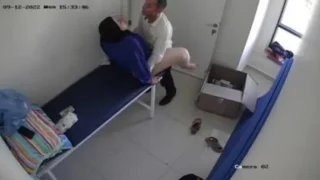 طبيب عراقي يمارس الجنس مع سيدة محجبة داخل المستشفي