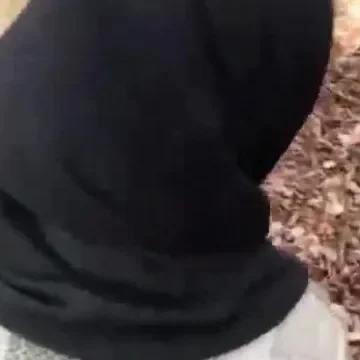 بحرينة محجبة تتناك في طيزها في الصحراء