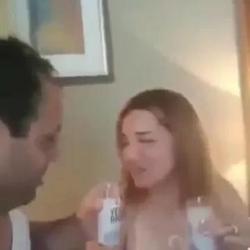 بيسكرو مع بعض ويعملو نياكة فاجرة