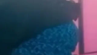 بتكلم حبيبها شات و تخلع له الستيانة والبنطلون