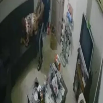 فضيحة موظف ملتحي ينيك زميلته المحجبة داخل المكتب