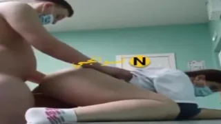 دكتورة سورية حلوة مراهقة تتناك من شاب يكشف عندها