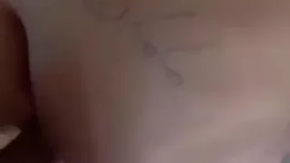 لبوة شرموطة تتناك وهي كاتبة علي طيزها ماما المتناكة