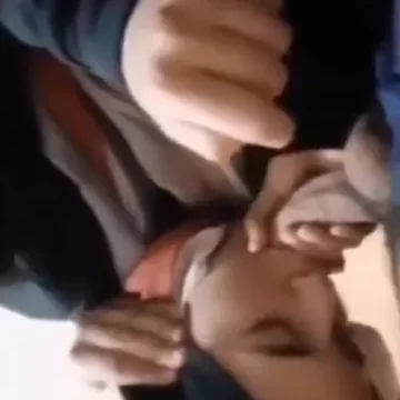 بنت بنوت مصرية صغيرة تمص وتتناك في طيزها