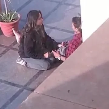 فضايح الجامعات الخاصة تمص لزميلها داخل الجامعة