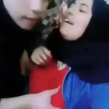 بوس وتقفيش لبنت لمحجبة سعودية مراهقة