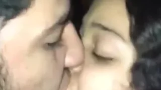 شباب صغار يعملو سكس رومانسي ساخن جدا بوس ولحس جامد
