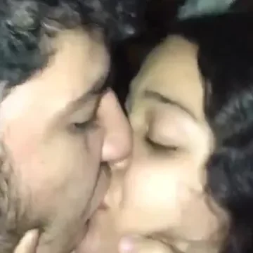 شباب صغار يعملو سكس رومانسي ساخن جدا بوس ولحس جامد