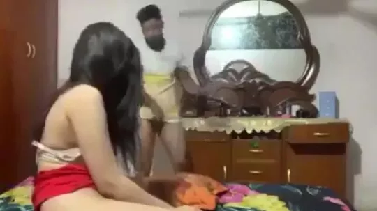 تبات عنده بالشقة ويهريها نياكة طول الليل