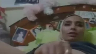 الفاجرة فشخة كسها علي النت للشباب الهايج