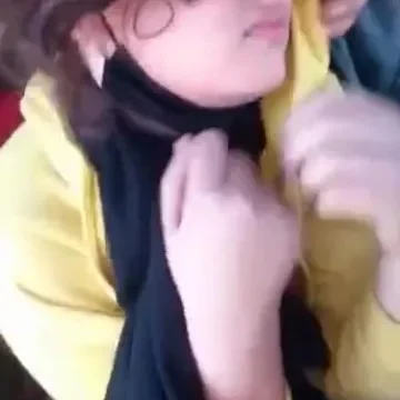 بنوته راكبة توكتوك مع مجموعة شباب ويعملو سكس جماعي