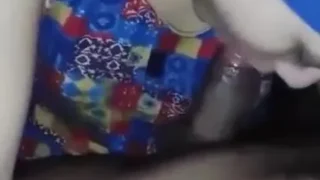 عمانية محجبة تمص وتتناك في كسها الطري المثير