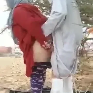 راجل عجوز ينيك نسوان في الشارع امام الناس