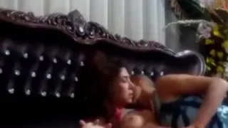 كويتة هايجة مع عشيقها يبوسها ويمص في بزازها