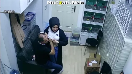 فضيحة عميد كلية العراق مع طالبة محجبة