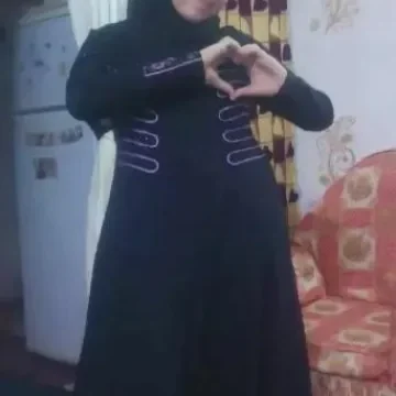 فضيحة لبنت محجبة مصرية عارية وتعمل سكس في الحمام