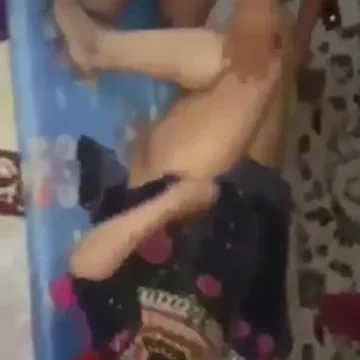 جزائرية بجسم بلدي طري تتناك علي الارض بحنية