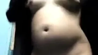 صغيرة محجبة من قرية تخلع العباية وتفرج حبيبها جسمها