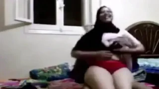 ممرضة مصرية محجبة تتناك من زميلها في العمل