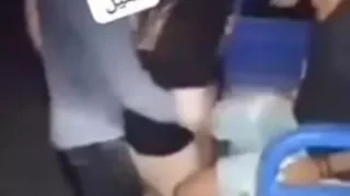 بنوتة فاجرة تتناك من مجموعة شباب في الشارع