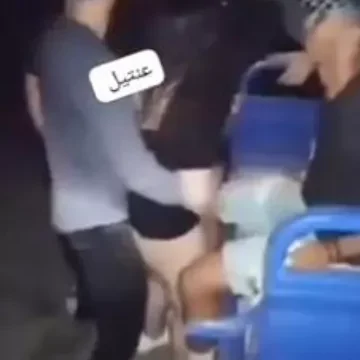 بنوتة فاجرة تتناك من مجموعة شباب في الشارع