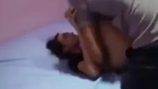 شاب يجيب صحبته اشقته ويقلها هنييك يابنت المتناكة