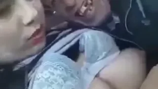 رجل عجوز فاجر بتاع نسوان ينيك شرموطة داخل سيارة