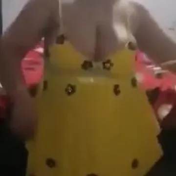نتاية بلدي ترقص بقميص نوم اصفر وتتناك في طيزها الكبيرة