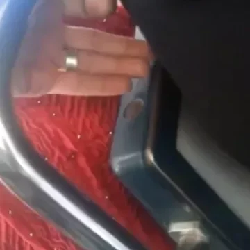 يبعبص بنت محجة في طيزها بالقطار