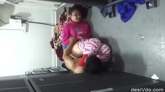 بنت مراهقة تتناك من ابن عمها في منزل العائله