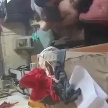 داخل مصنع ملابس عامل ينيك زميلته الشرموطة