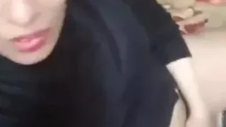 فتاة مصرية صايعة تبعبص كسها المولع وتقول كلام روعة