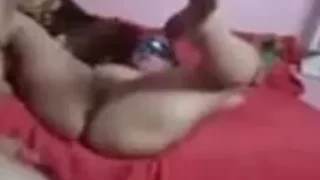 مصرية هياجنة اوي تقول للشباب اتفرجو وانا بتناك في طيزي