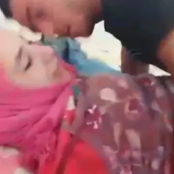 مغربية محجبة تتناك من الشباب في كسها المشعر