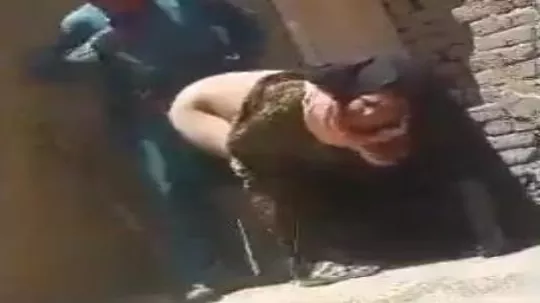 فلاحة شرموطة محجبة تتناك في الشارع مقابل المال