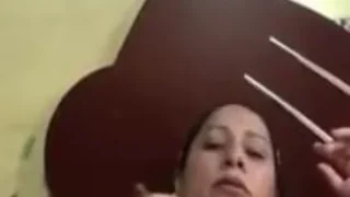 ميلف من الفلاحين تبعبص كسها جامد وتشد حلمتها